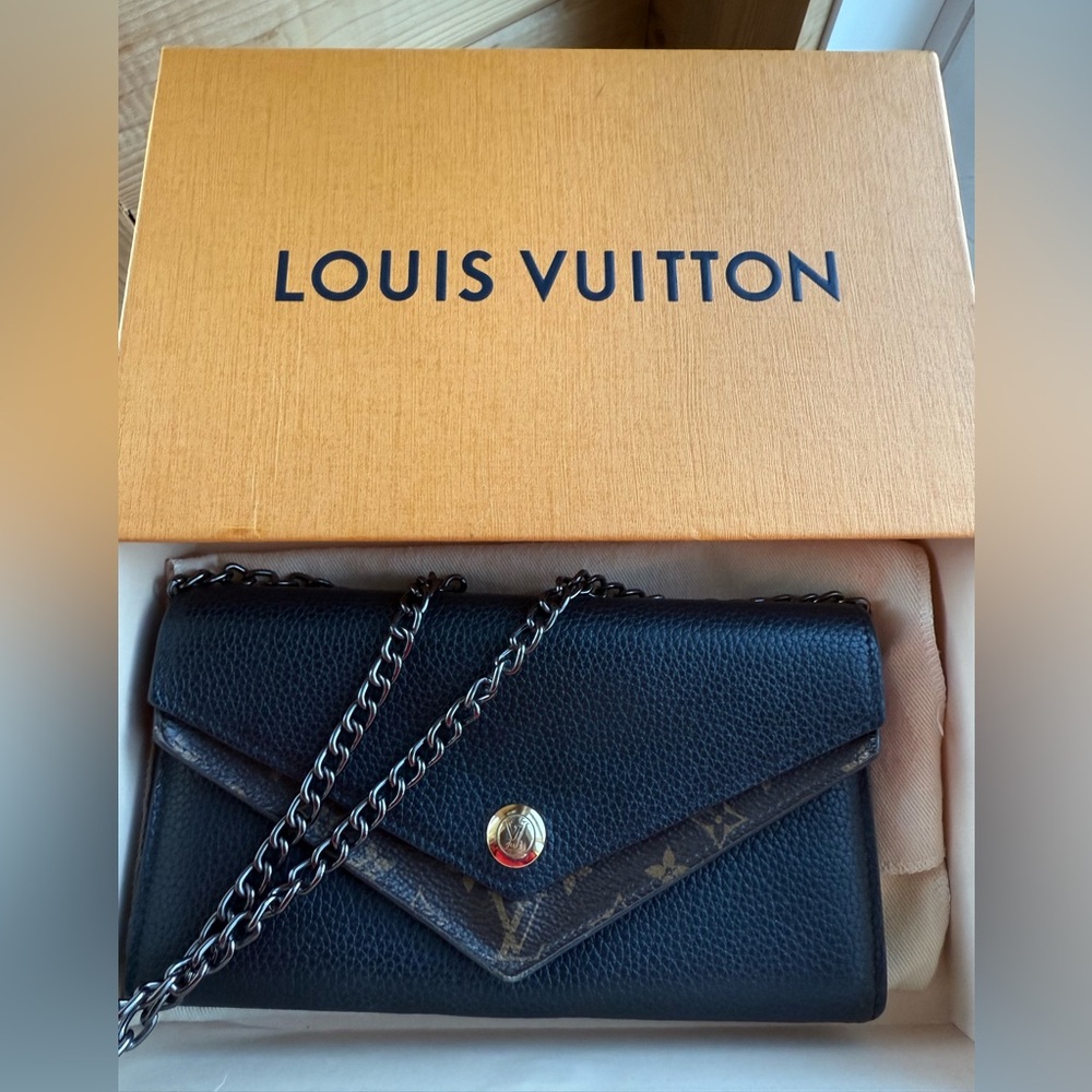 Louis Vuitton Monogram Portefeuille Double V Wallet